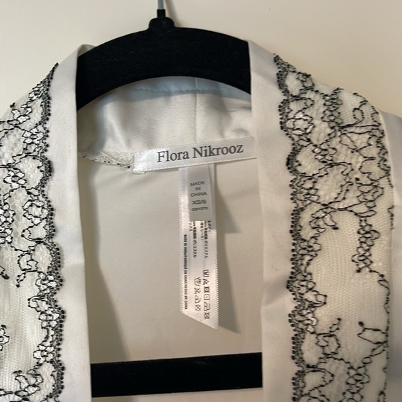 Flora Nikrooz white lace satin wrap robe - Picture 8 of 9